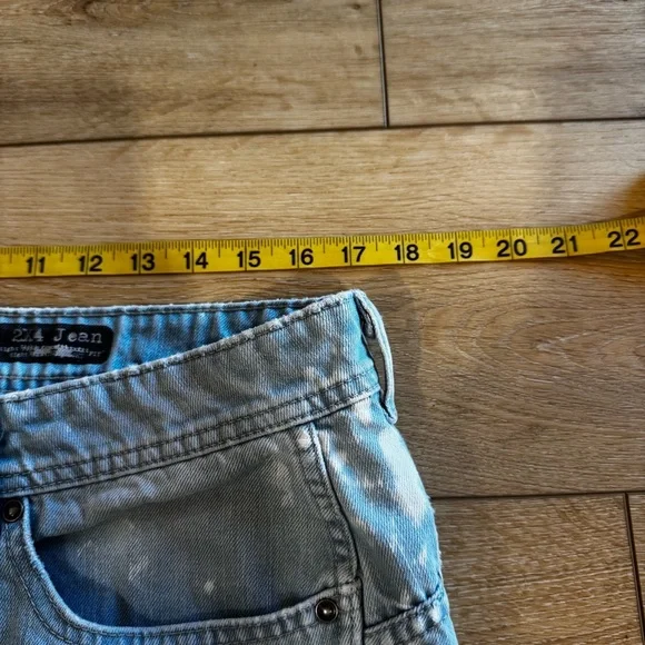 Volcom denim light wash jeans with white paint splatters, 5 pocket, size 36. - Picture 6 of 14